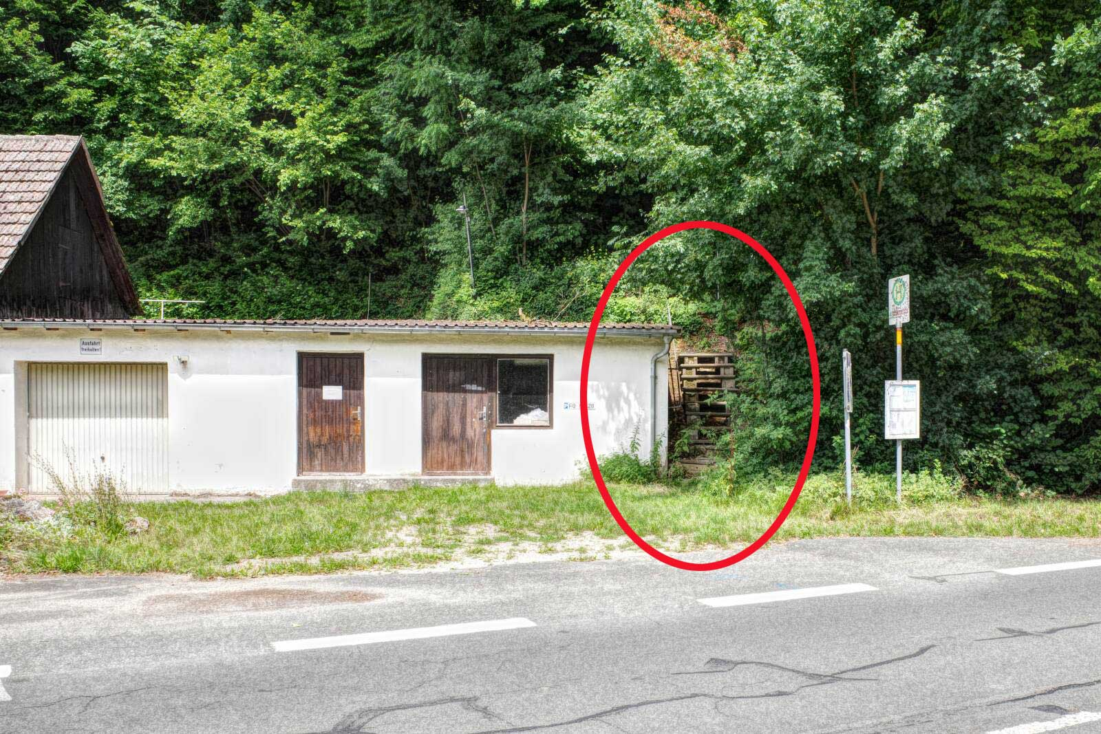 Unscheinbare Wegführung bei Doos
