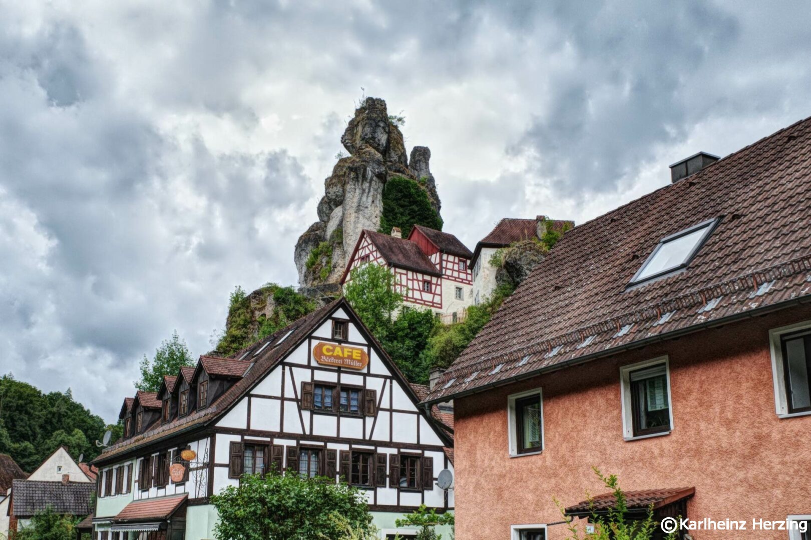 Der Fahnenstein von unten