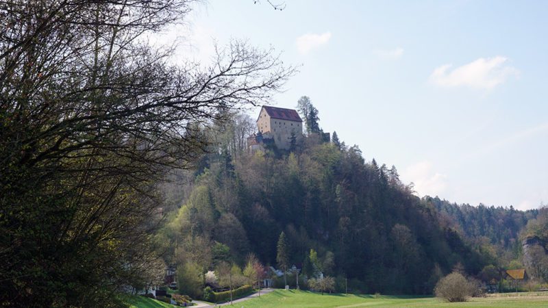 Burg Rabeneck von unten