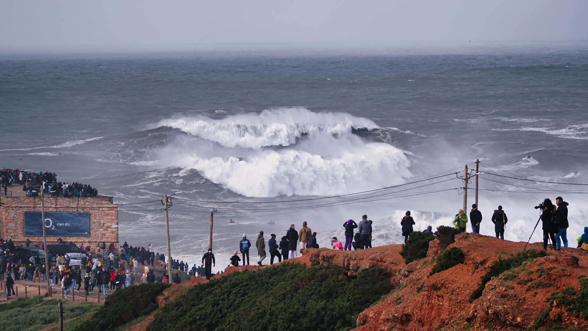 Nazaré – Riesenwellen beim Forte de São Miguel Arcanjo-Praia do Norte-Portugal