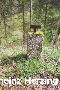 Pottenstein Schoengrundsee Teufelshoehle Pfosten