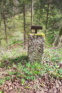 Pottenstein Schoengrundsee Teufelshoehle Pfosten