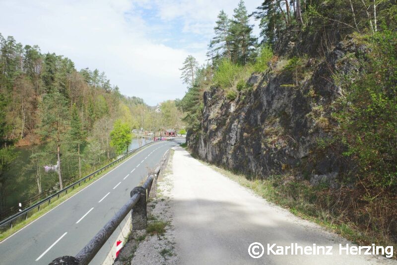 Pottenstein Schoengrundsee Teufelshoehle Weg