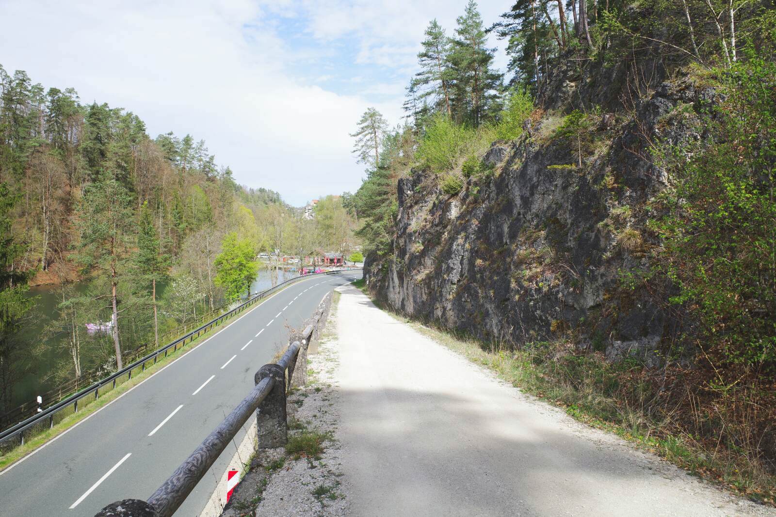 Pottenstein Schoengrundsee Teufelshoehle Weg new