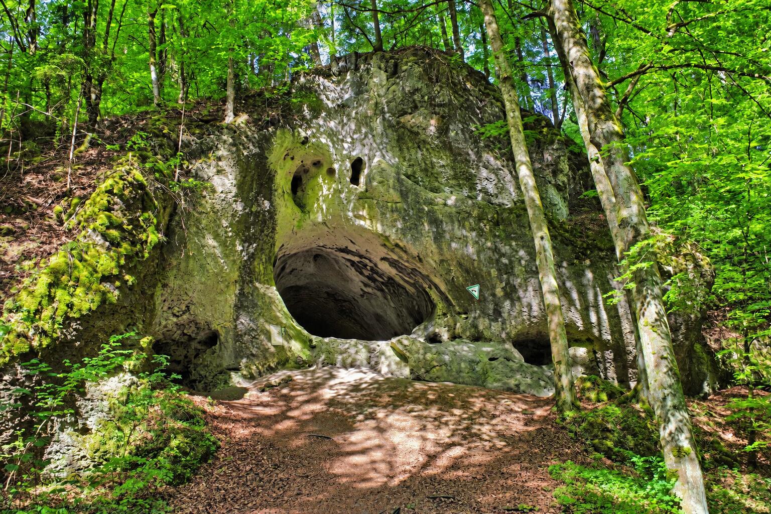 Die Hasenlochhöhle von außen